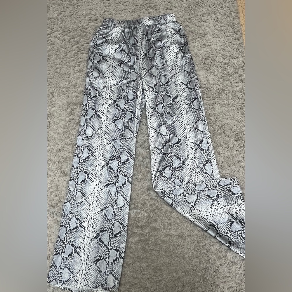 Forever 21 Silky snake print Pants worn once